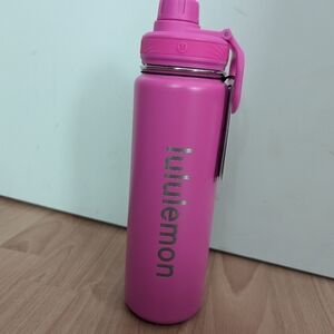 BNWT Lululemon Water Bottle in Sonic Pink